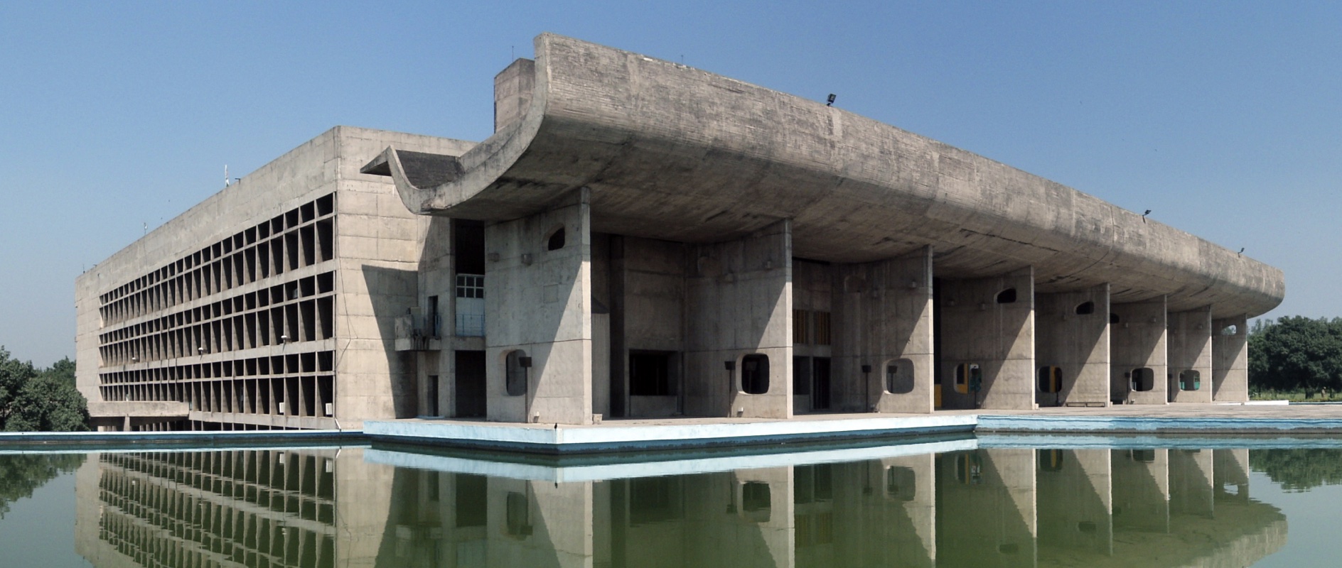 brutaal parlementsgebouw